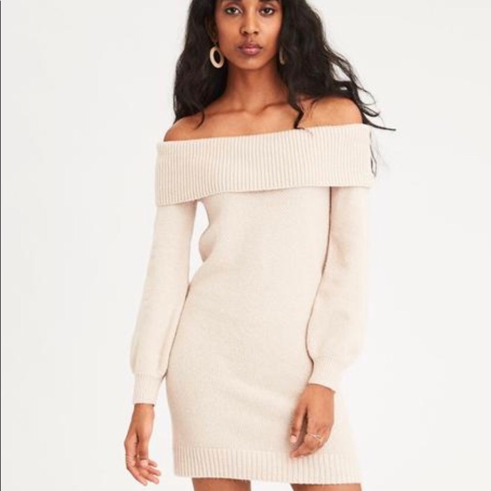 AE Off the Shoulder dress 👗